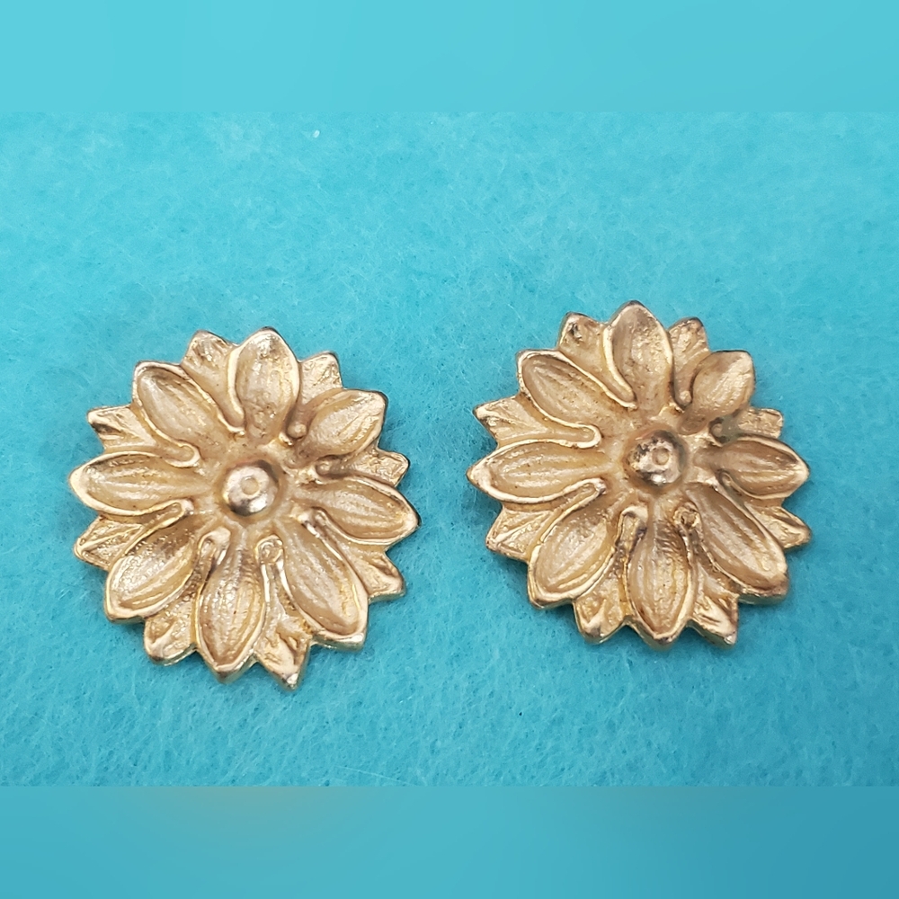 Vintage Bluette Gold Tone Flower Shoe Clips